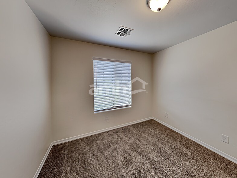 Building Photo - 15424 W Poinsettia Dr