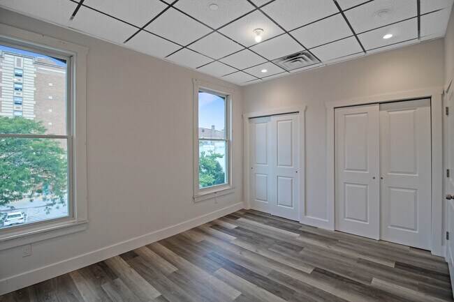 Building Photo - 939 Central Ave