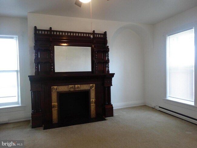 Building Photo - 130 S Antrim Way