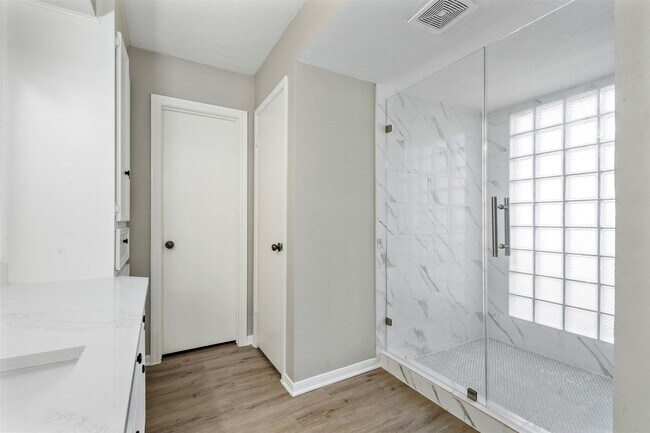 Building Photo - 4106 Cypress Hill Dr