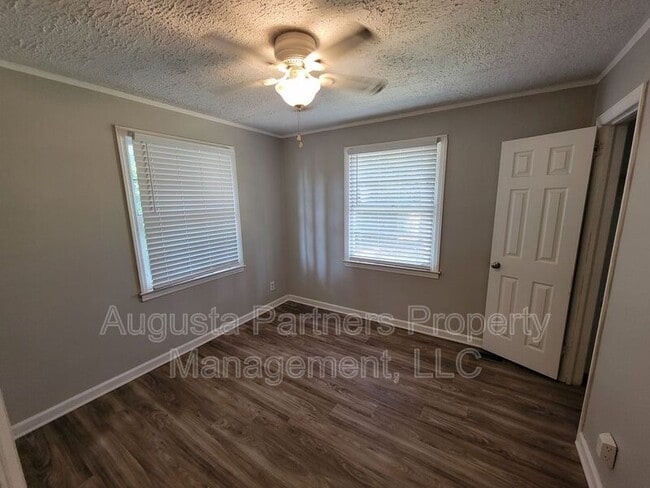 Building Photo - 2034 Trout Dr