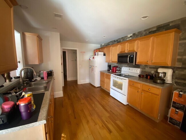 Building Photo - 281 E Creek Bend