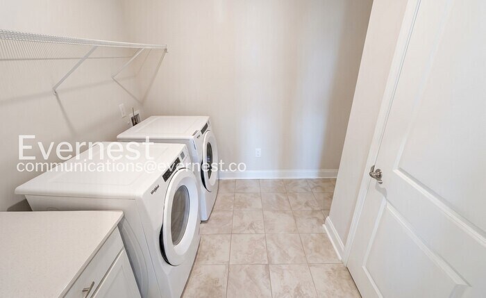 Building Photo - 828 Goswell Dr