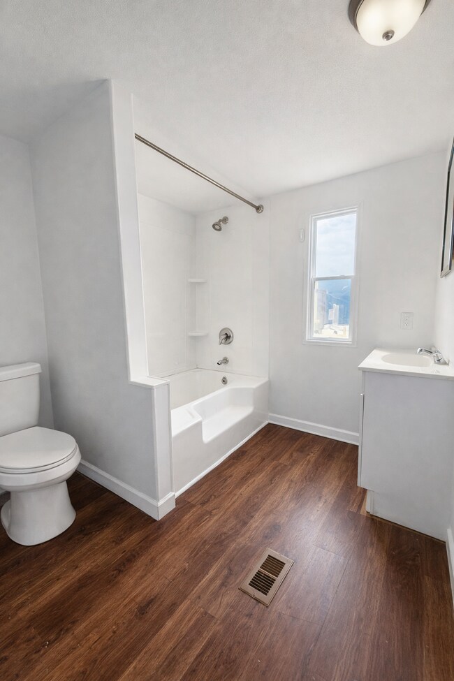 Building Photo - 412 McElhaney Rd