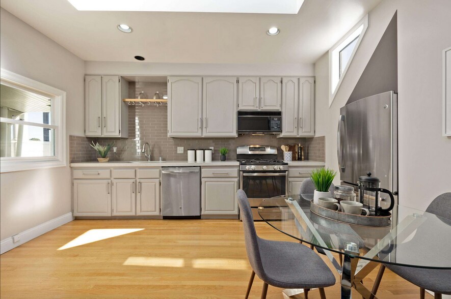 Kitchen - 607A Frederick St