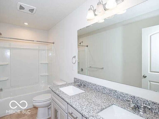 Building Photo - 5403 Veranda Dr