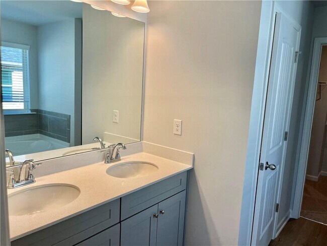 Building Photo - 2166 Cadenza Cir