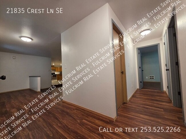 Building Photo - 21835 Crest Ln SE