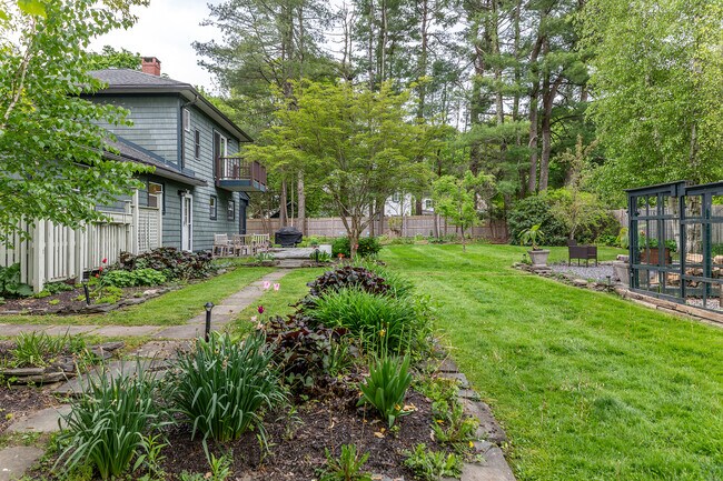 Building Photo - 17 Rhynus Rd