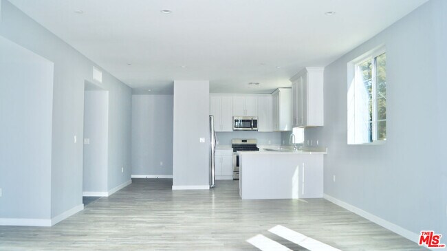 Building Photo - 1111 Echo Park Ave