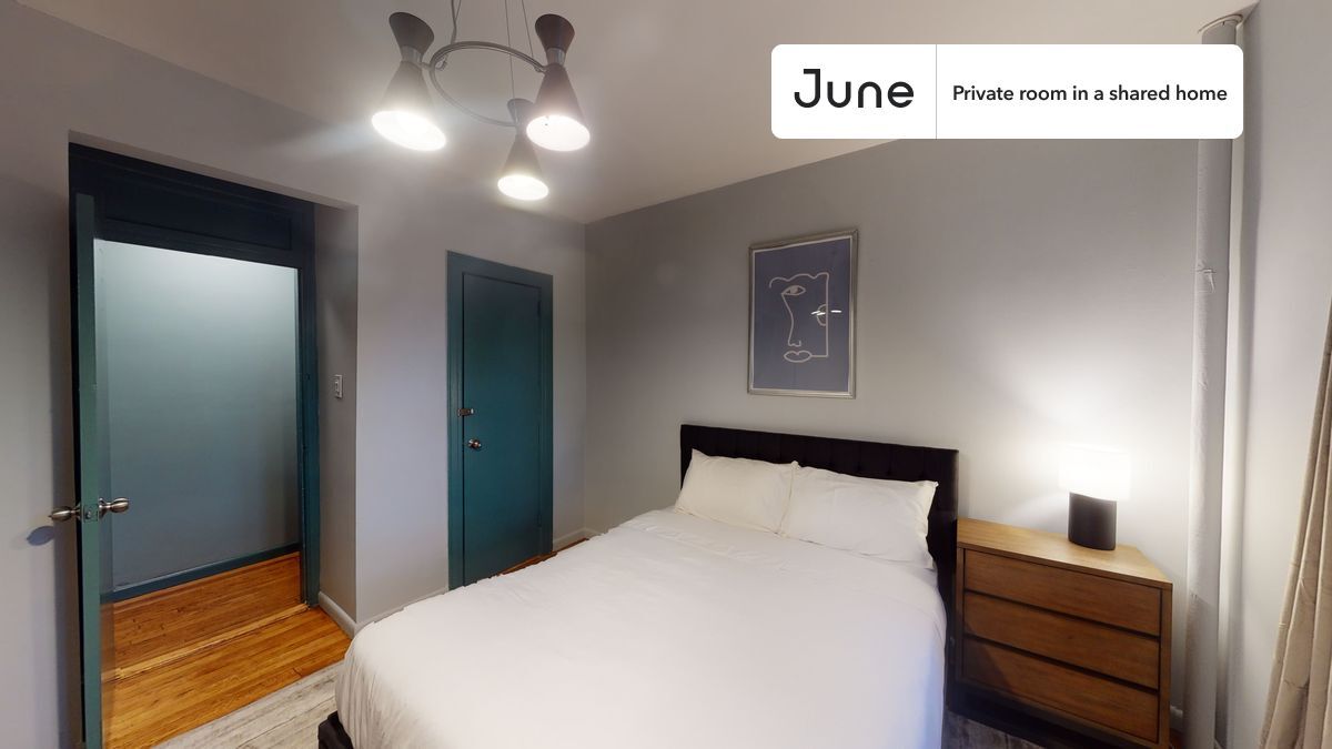 Building Photo - Private bedroom in 4 bed/1 bath Home