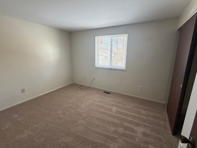 Building Photo - Three Bedroom/One Bath Home In Huber Heights Located On Quiet Cul-de-sac