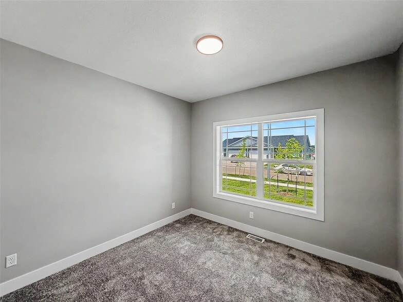 Building Photo - 2935 Lake Hill Dr
