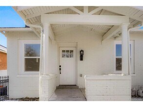 Building Photo - Spacious 2 Bed 2.5 Bath in the heart of Baker!