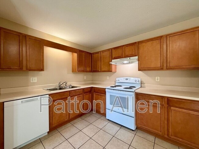 Building Photo - 10 Zell Ln