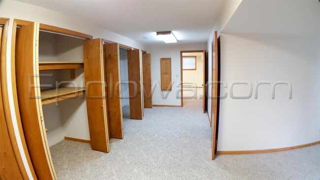 Building Photo - 1504 Brookdale Ln NE