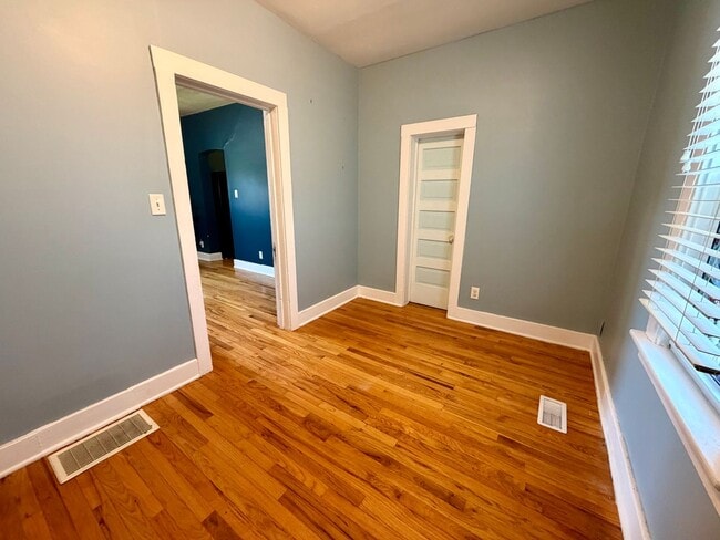 Building Photo - Centrally located 2 bedroom 1 bath house
