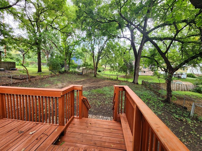 Building Photo - Fully remodeled 2 Bedroom Home