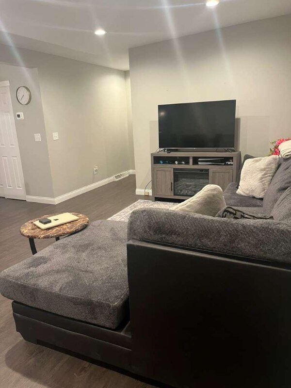 Building Photo - 1550 Frebis Ave