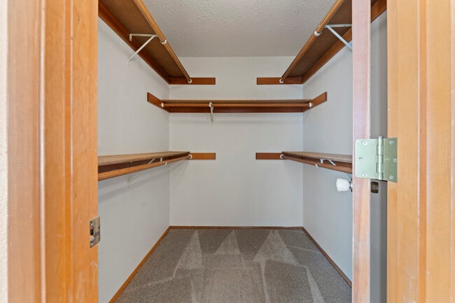 Building Photo - 7050 SW 174th Ave