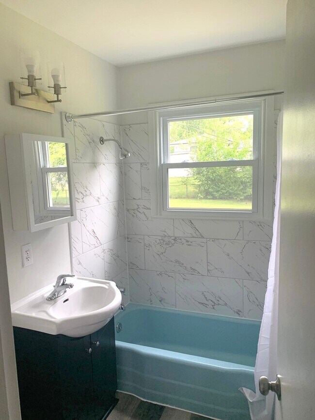 Building Photo - 1672 Evergreen Ave