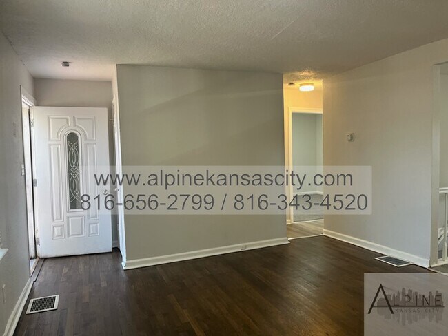 Building Photo - Section 8 OK! Garage!