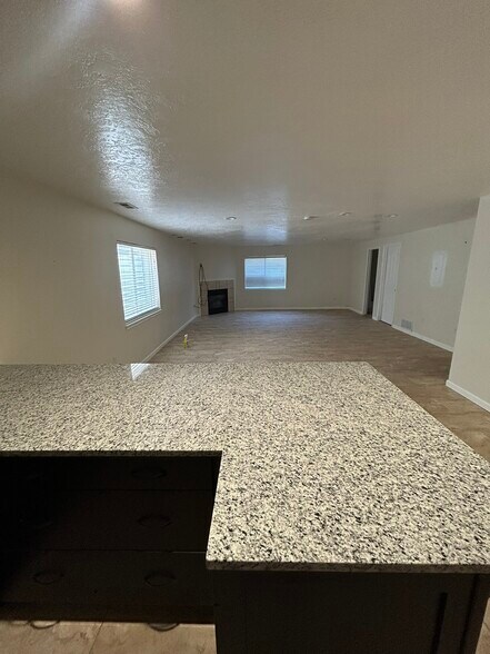 Building Photo - 10658 S Poplar Grv Dr