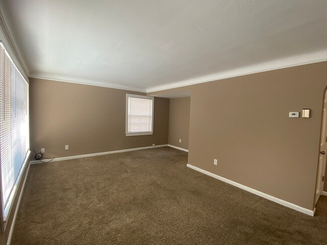 Building Photo - 6825 Beresford Ave