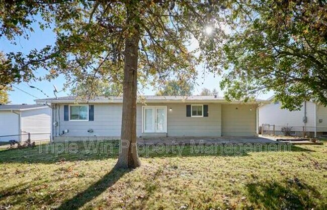 Building Photo - 1405 Willowbrook Dr