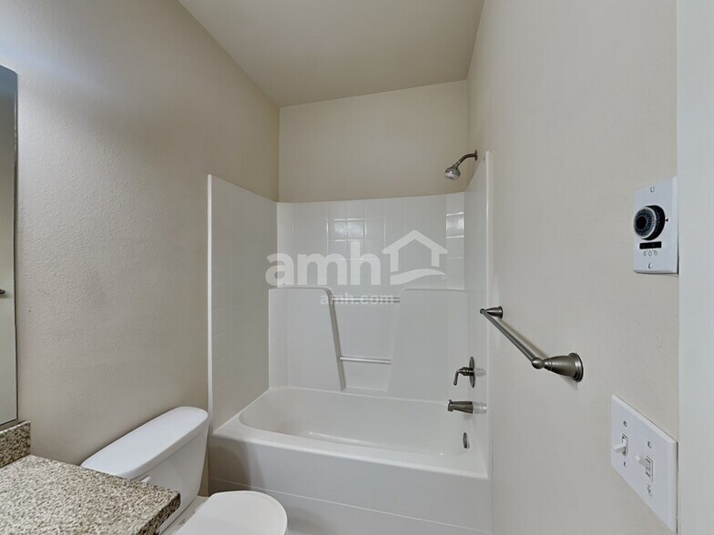 Building Photo - 7337 Rainier Dr