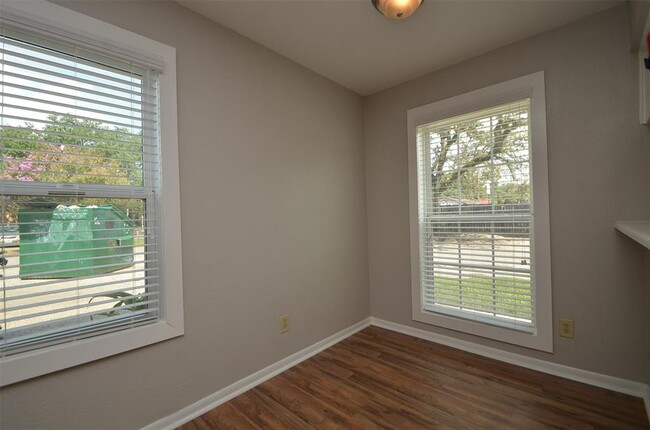 Building Photo - 1423 Hawthorne St