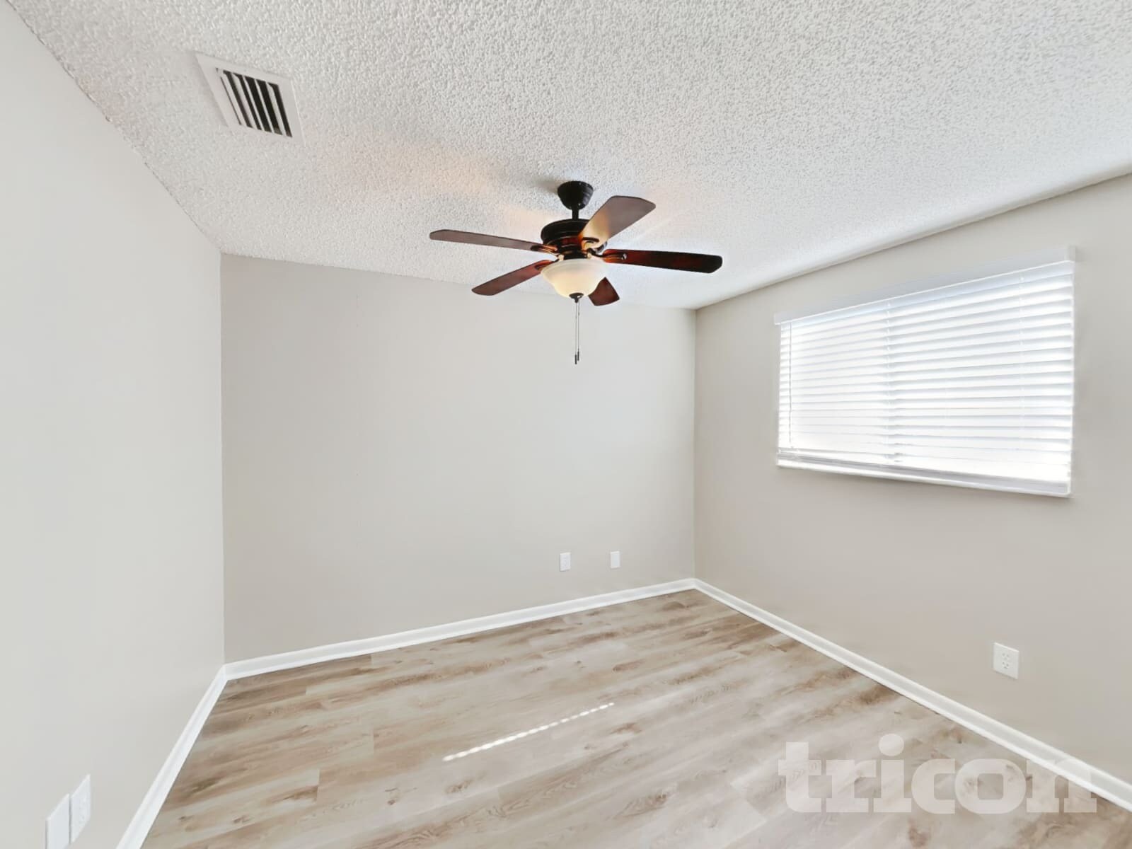 Building Photo - 16137 Ravendale Dr