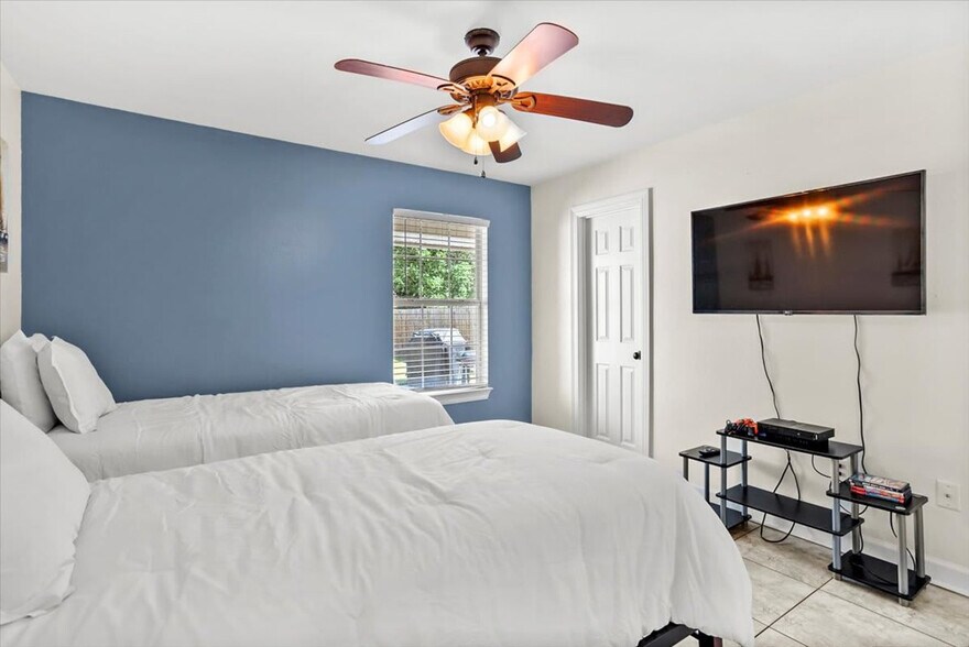 Building Photo - 5012 Deborah St