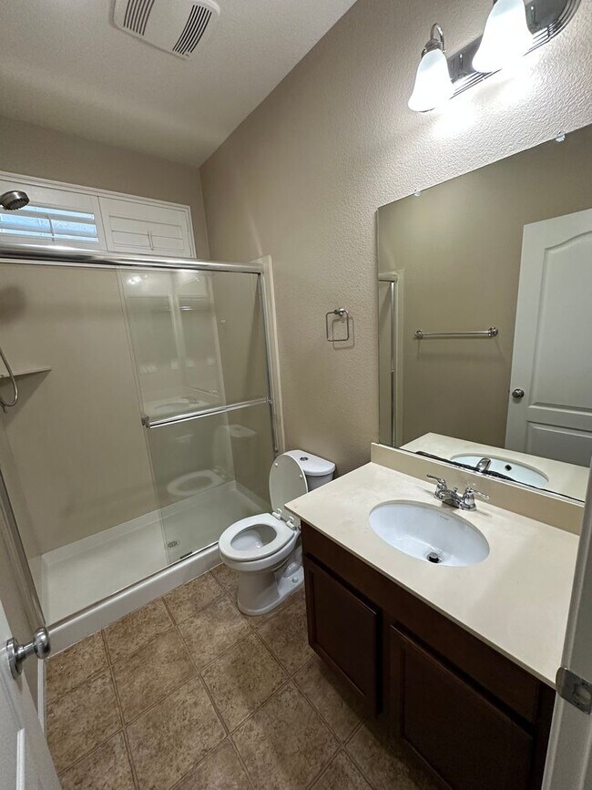 Building Photo - Beautiful 4 Bedroom, 3 Full Bath W/ Office...