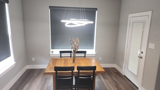 Building Photo - 1025 E Coral Way