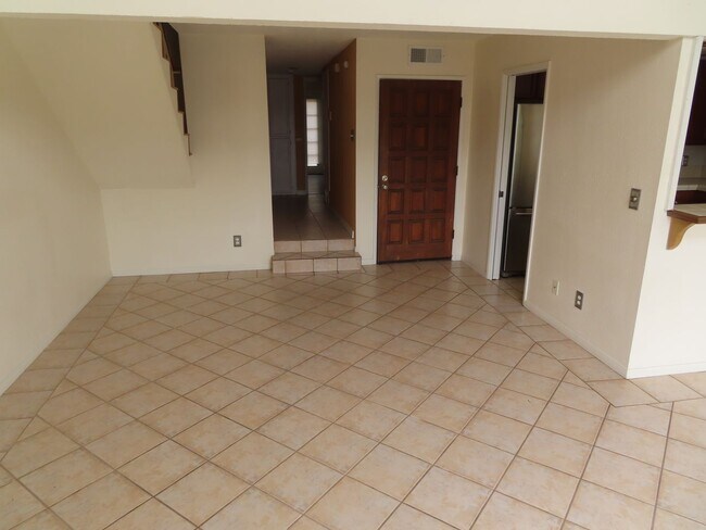 Building Photo - Three Bedroom Townhome with Two-Car Garage