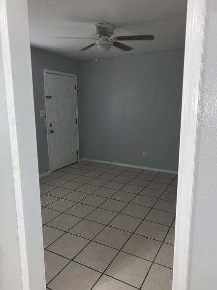 Living room - 5012 Austin Rd
