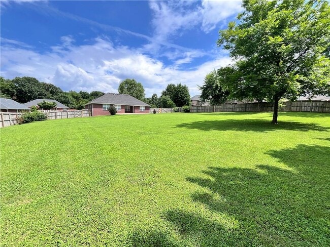 Building Photo - 208 Tunbridge Dr
