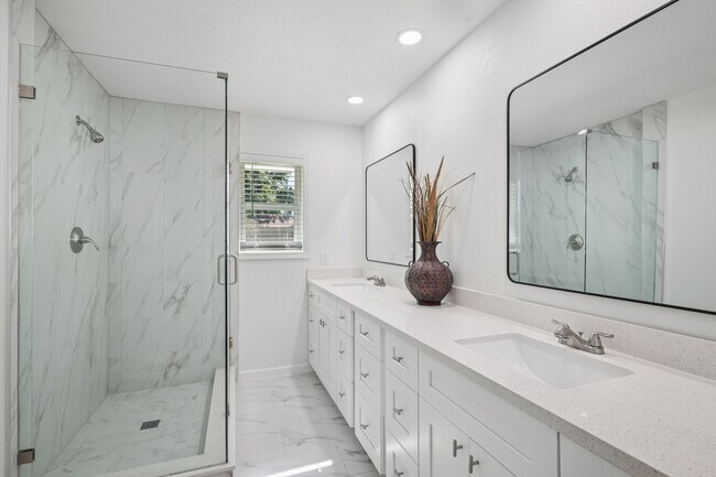 Building Photo - 15322 Torry Pines Rd