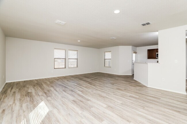 Building Photo - 10602 Hunters Pond