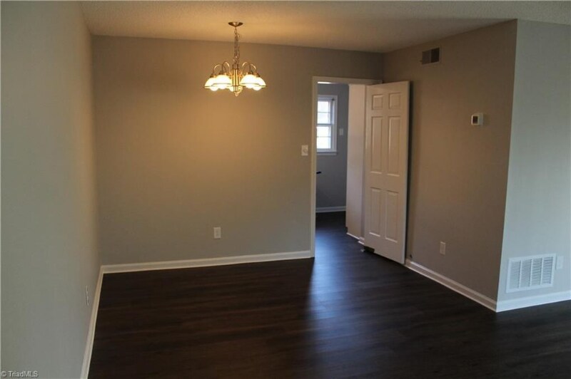 Building Photo - 121 Charlestowne Cir