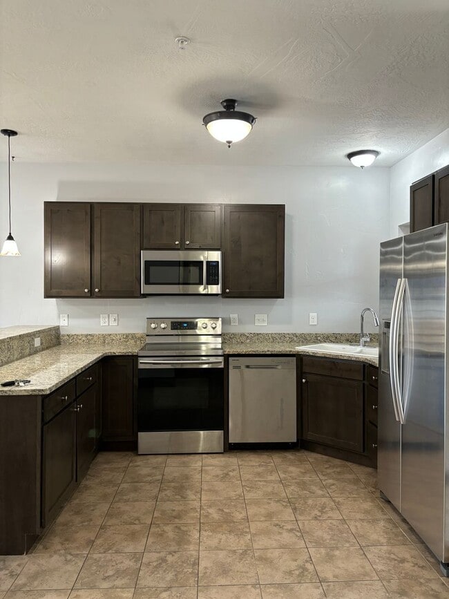 Building Photo - 2 Bedroom 2 Bathroom Condo