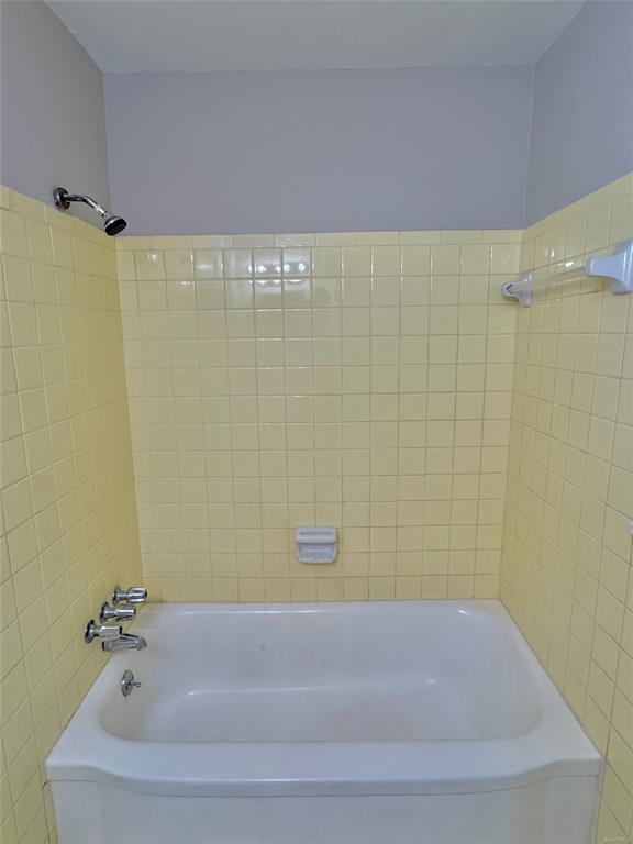 Building Photo - 3346 Vermont Dr