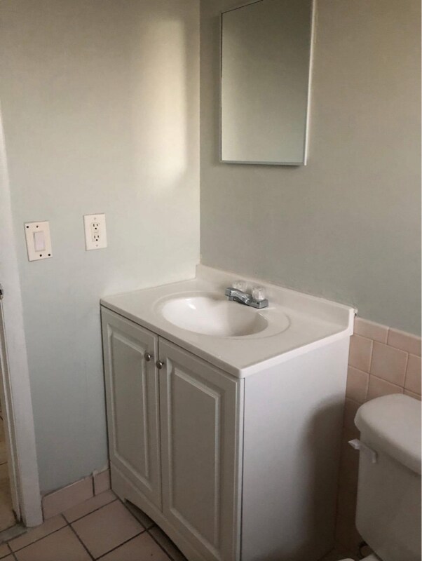 Building Photo - 1637 Barbarie Ln