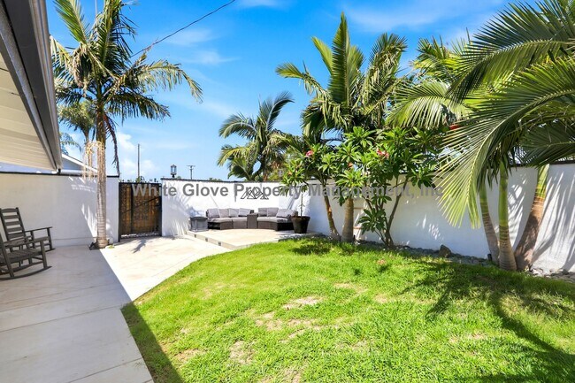 Building Photo - Rare Gated Orange Park Acres 3 Bedroom Property Featuring a Commercial Workshop & Studio