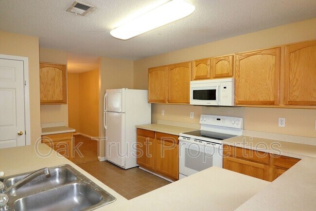 Building Photo - 538 Holiday Dr