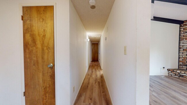 Building Photo - ****OPEN HOUSE**** Friday April, 31, 2026 @ 1-3pm