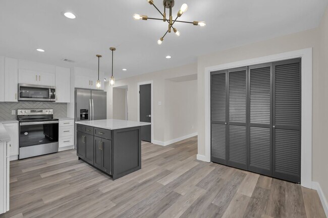 Building Photo - 3526 Indian Forest Dr