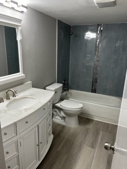 Building Photo - 4770 Fountains Dr S