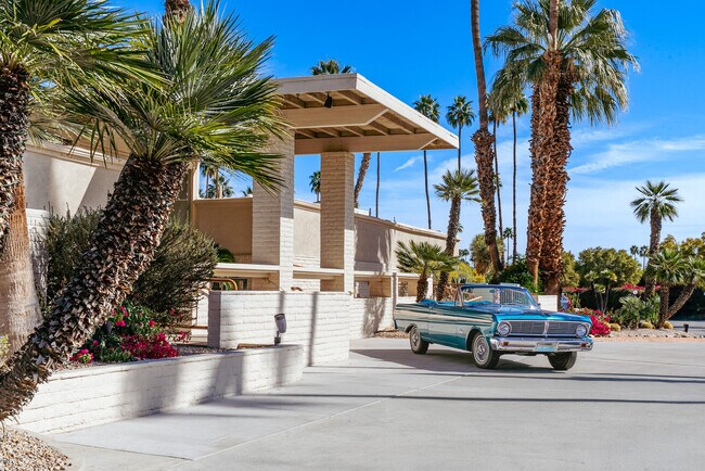 Building Photo - 449 Desert Lakes Dr